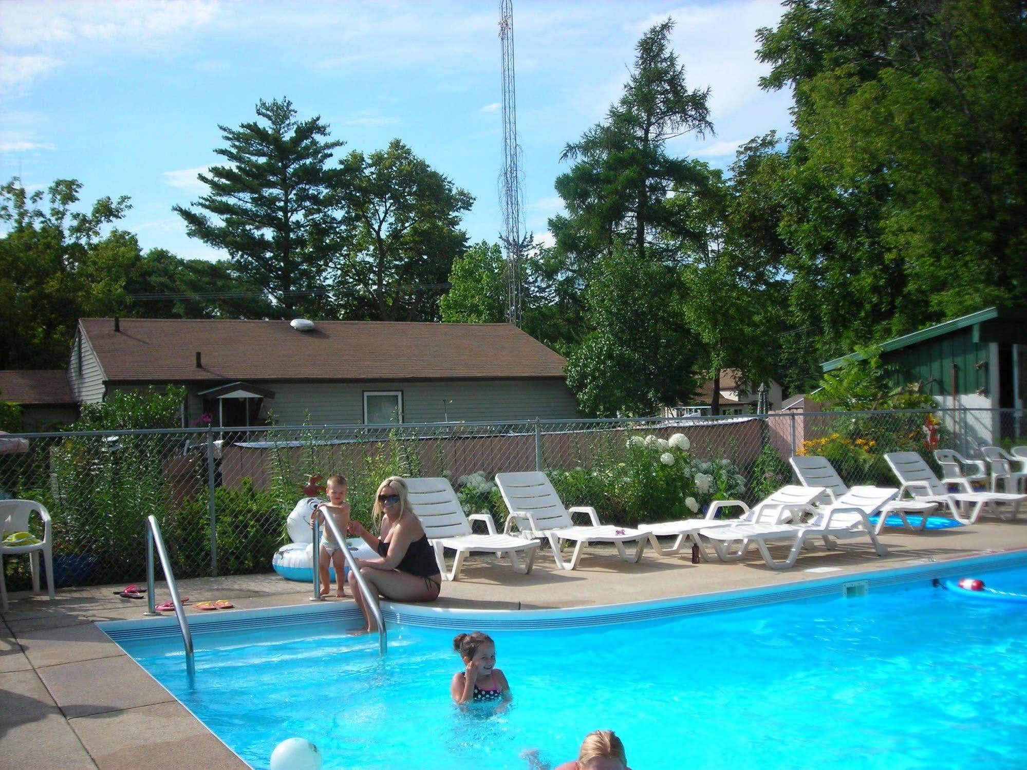 Deer Trail Motel Wisconsin Dells Exterior foto